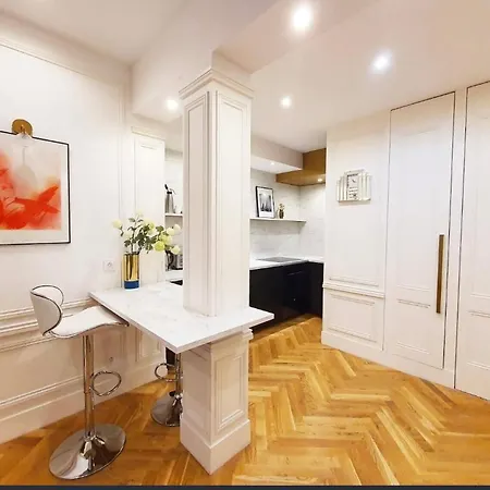 Apartment Champs Elysee